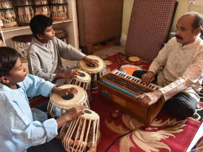 Tabla master takes gifted student duo under his wing | Hyderabad News ...