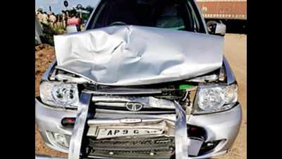 Chandrababu Naidu safe in convoy vehicle mishap: Cops