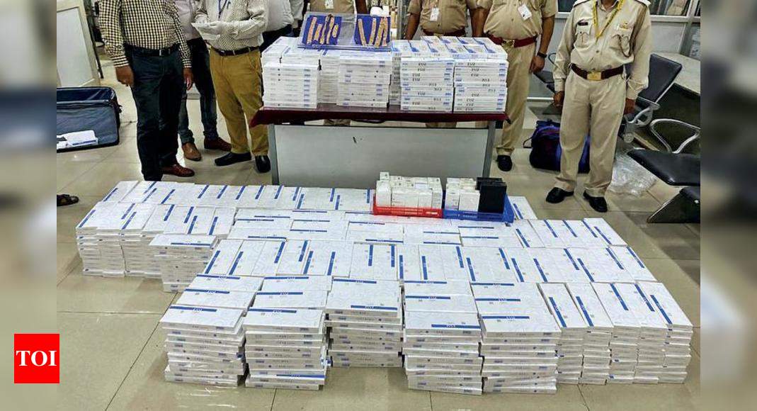 Lucknow: 13 detained at Amausi with Rs 71 lakh worth cigarettes, gold ...