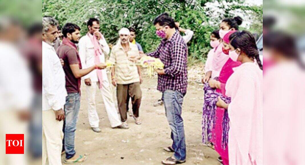 Covid19 Jodhpur women distribute free masks risking their own health
