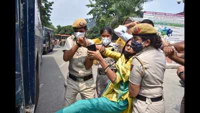 Delhi: AAP holds protest over non-payment of salaries of MCD employees