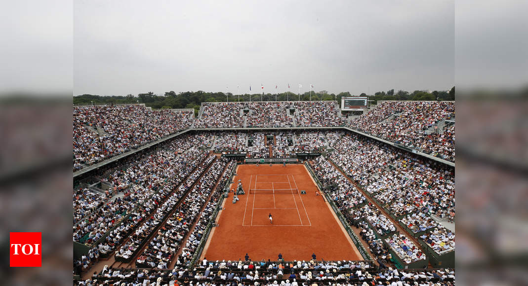 French Open allowing spectators amid virus scare