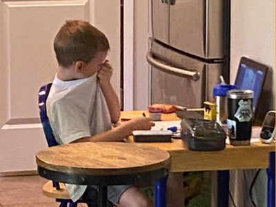 Online classes: Photo of a 5-year-old crying makes the Internet emotional