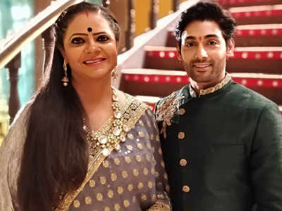 Yeh Rishtey Hain Pyaar Ke actor Ruslaan Mumtaz shares a picture with 'Kokilaben', assures this click wasn't taken in the 'rasoda'