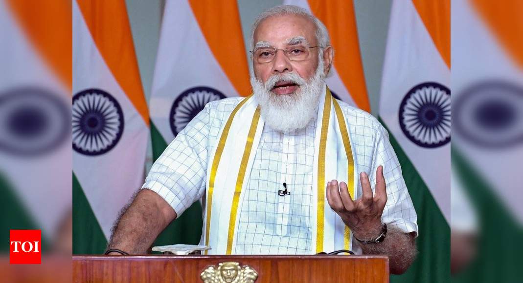 PM hails Indian media, says it should go global