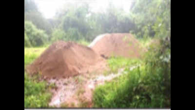 Rampant illegal sand mining threatens Khandepar river