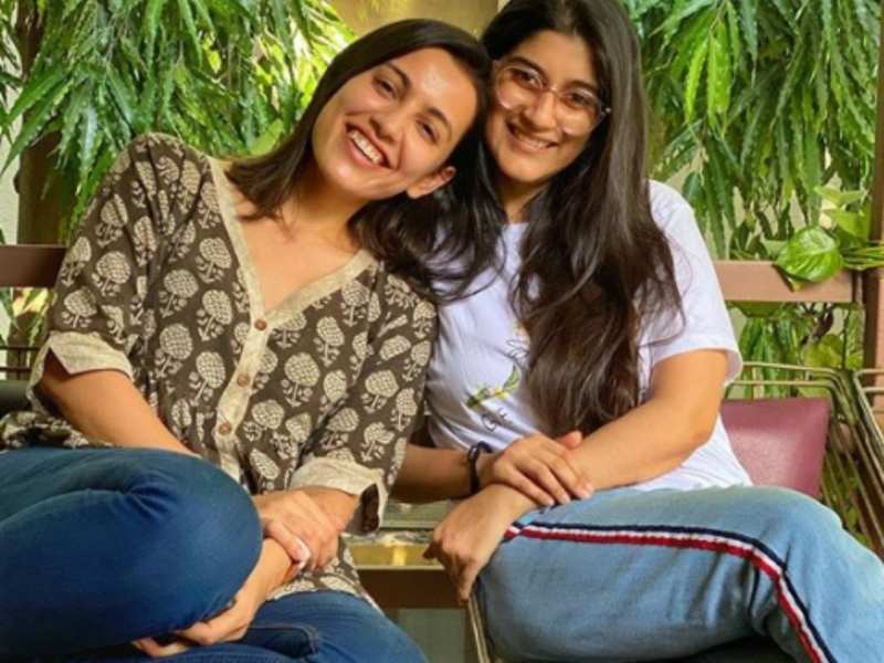 Esha Kansara meets Deeksha Joshi says, 'Met this kukdi after 9 months ...