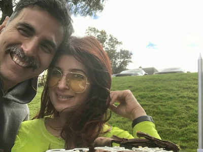 Twinkle Khanna Gives A Glimpse Of Akshay Kumar’s Birthday Celebration ...