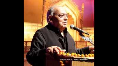 Lucknow: Poet Munnawar Rana's daughter claims she has been put under ...