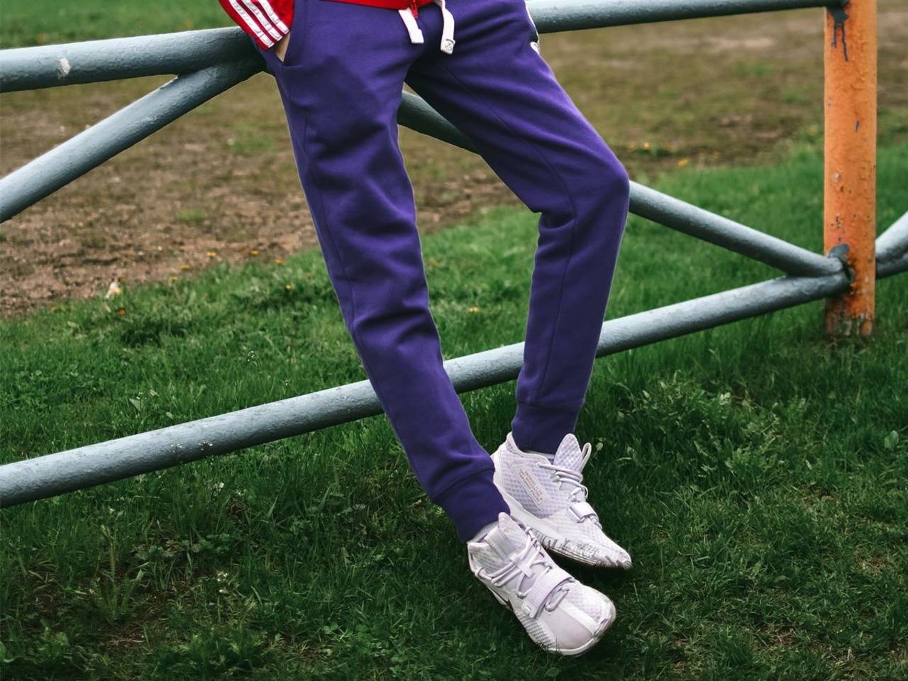 A Guide to Matching Your Pants With Your Sneakers