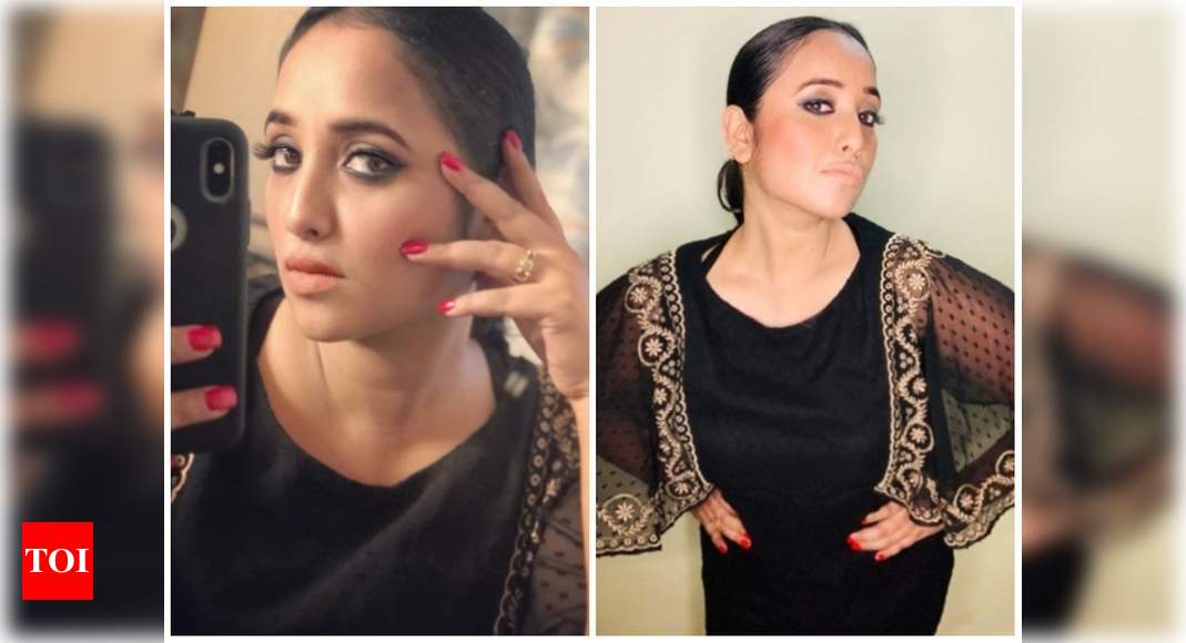 Photos: Rani Chatterjee looks drop-dead as she flaunts a black saree