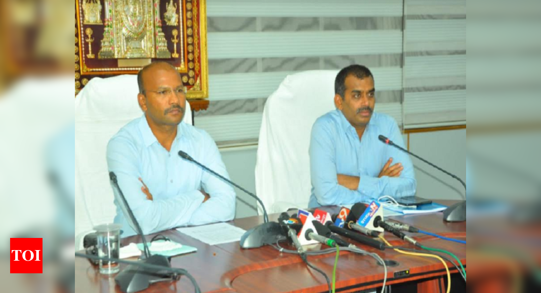 Tirupati Sp And Ttd Cvso Review Security Arrangements For Tirumala Brahmotsavams Vijayawada News Times Of India