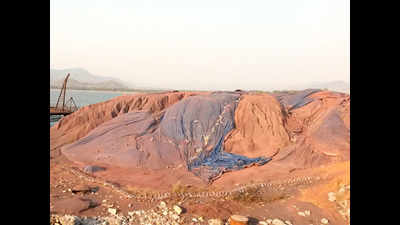 Vizianagaram: Geology dept swoops down on illegal manganese ore mining