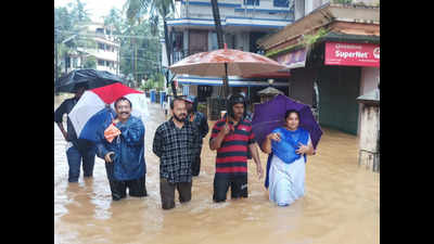 Mangaluru: Rain causes havoc in low-lying areas; 150 houses waterlogged; 7 cars buried under debris