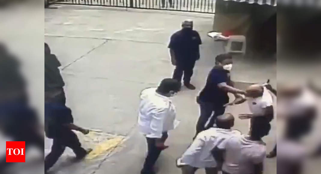 Retired officer beaten over Uddhav cartoon