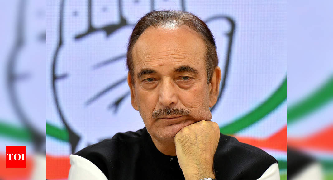 Cong drops Azad as gen secy; forms 6-member panel to assist Sonia