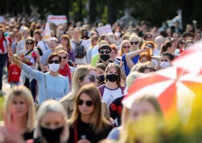 10,000 women march to demand that Belarus president resign