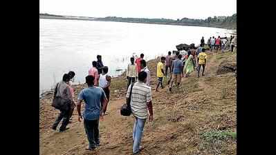 Woman, daughter drown in Narmada