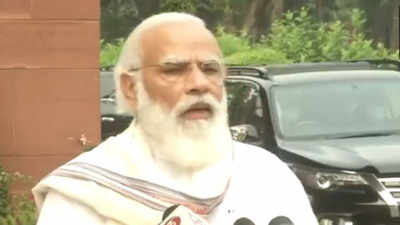 Hope MPs will give unequivocal message that country stands with our soldiers: PM Modi