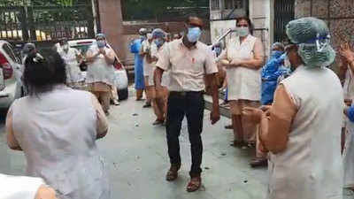 Kasturba Gandhi Hospital nurses protest over pay in Delhi