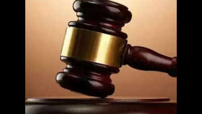 As 'experiment', lawyers shall travel by Mumbai locals: HC