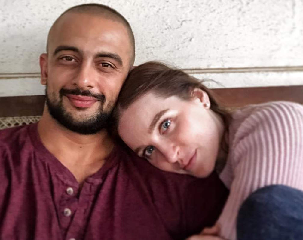 
Arunoday Singh's wife Lee Elton demands cancellation of the divorce decree, moves the high court
