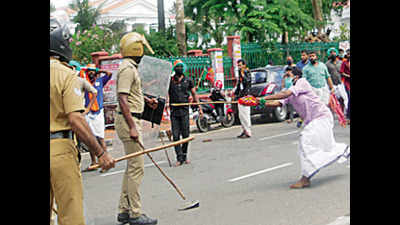 Kerala: Opposition protest marches to secretariat turn violent