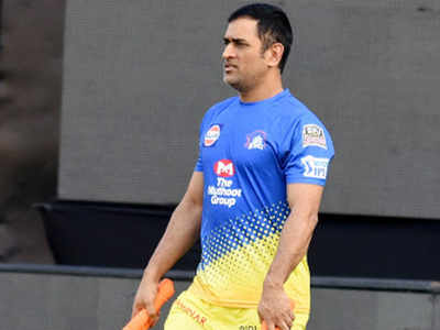 Placing older players on the field Dhoni's biggest challenge: Bangar