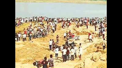 11 killed as boat capsizes in Chambal river near Kota