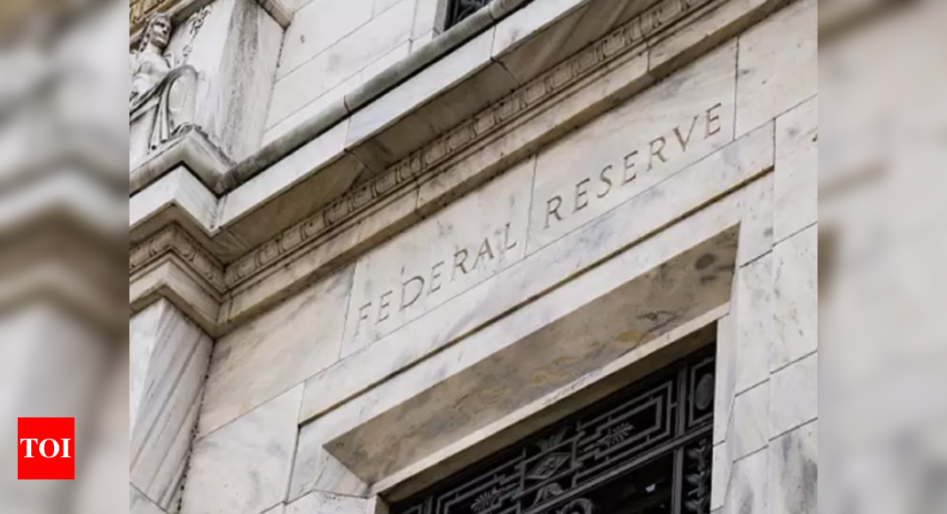 US central bank sees rates near zero through 2023
