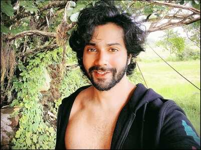 Varun Dhawan treats fans with a cool pic from Goa