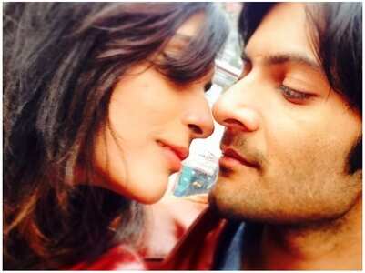 Ali Fazal's loved up photo with his 'Saathi' Richa