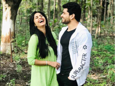 Actress Resham Tipnis spills the beans on BB Marathi 2 fame Shiv Thakare and Veena Jagtap's Goa vacation