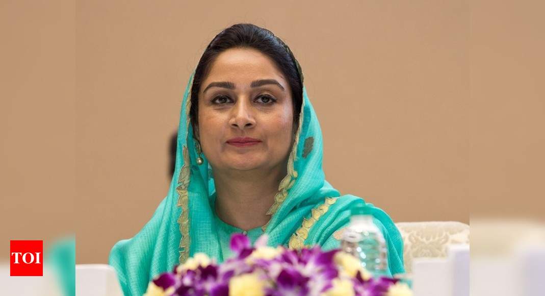 <div>'Proud to stand with farmers': SAD's Harsimrat quits govt over farm bills</div><div><br></div>