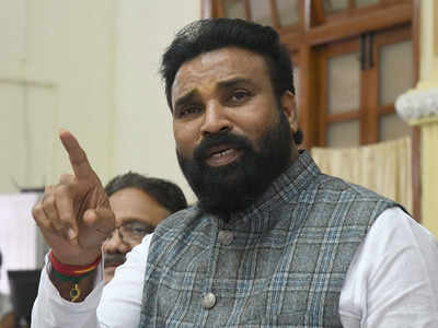 B Sriramulu: Health Minister Sriramulu seeks deity's help to become Karnataka deputy CM | Bengaluru News - Times of India