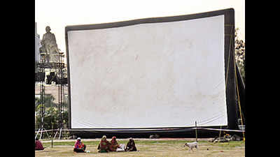 Bihar CM to open mega screen at Gandhi Maidan today