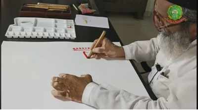 Viewers learn the art of calligraphy in Arabic, Persian and Urdu