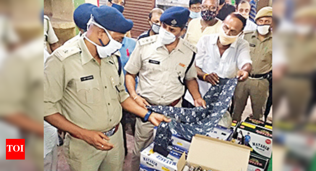 Day 1 Only 5 of Manglahaat shops open on Saturday night Kolkata