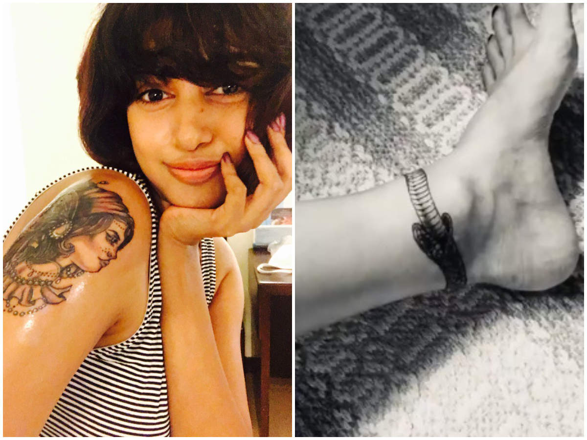 Oviya S New Snake Tattoo On Her Ankle Tamil Movie News Times Of India