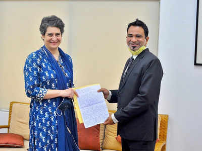 Dr Kafeel Khan meets Priyanka Gandhi in Delhi