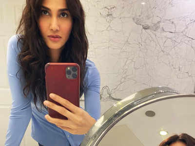 Vaani Kapoor is all about looking 'beyond reflections', but her mirror selfie has our full attention