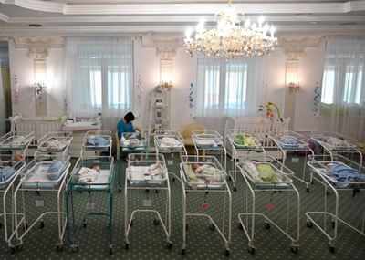 Stranded babies, sobbing parents: Pandemic splits surrogates from families