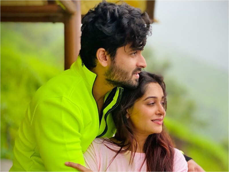 Shoaib Ibrahim And Dipika Kakar S Romantic Pic From Their Family Vacation Is All Love Times Of India