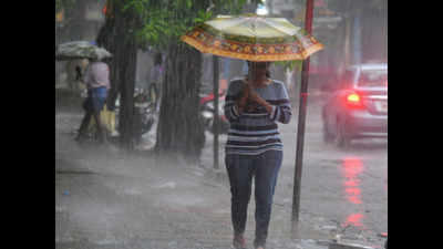 Mumbai sees rain spells, thunder; conditions to persist till Wednesday