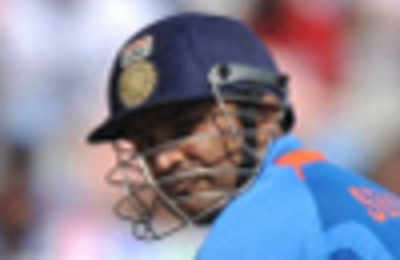 Sehwag, Dhoni complete 1,000 ODI runs against Pakistan