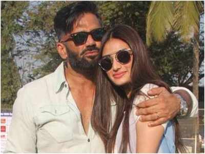 Athiya Shetty Even Though Her Dad Suniel Shetty Is An Actor The Actress Lacks Friends In Bollywood Hindi Movie News Times Of India