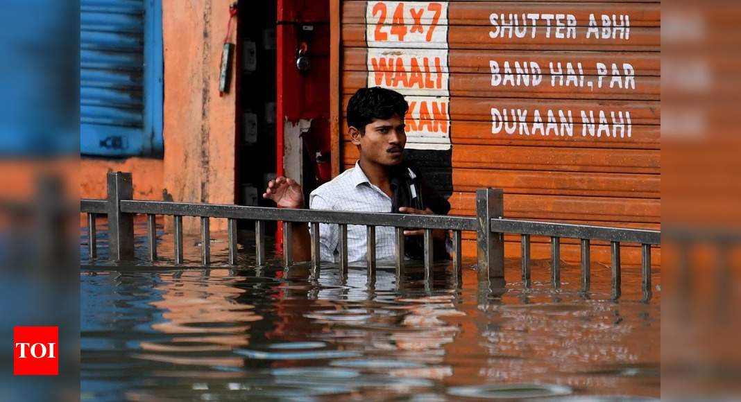 Heavy rains cause waterlogging in Mumbai