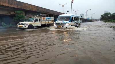 Mumbai: Heavy rains leads to waterlogging in low-lying areas
