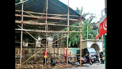 Pandal wait-and-watch before organizers meet West Bengal CM today