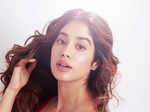 Alluring photos of Janhvi Kapoor in Manish Malhotra's 'Ruhaaniyat' Collection